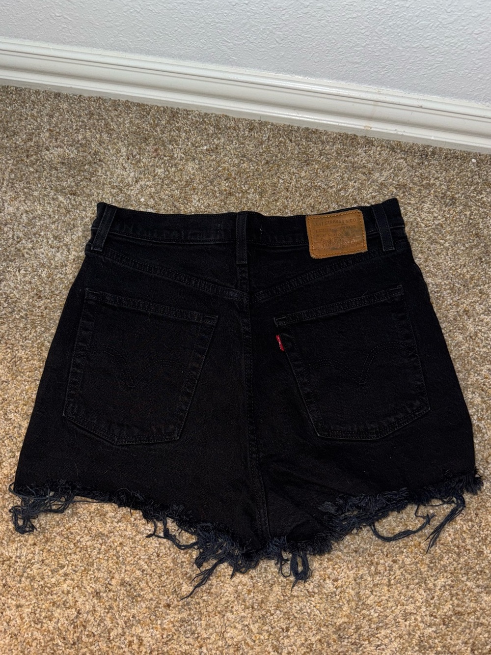 Levi's Black High-Rise Ribcage Jean shorts